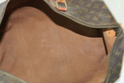 LOUIS VUITTON. Sac Keepall en toile monogramme...