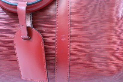 LOUIS VUITTON. Sac Keepall 50 en cuir épi...