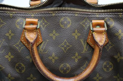LOUIS VUITTON. Sac Speedy en toile monogramme...
