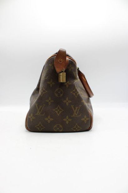 LOUIS VUITTON. Sac Speedy 25 en toile monogramme...