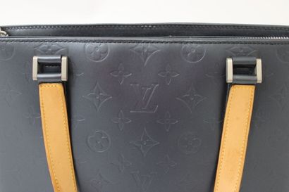 LOUIS VUITTON. Sac à main en cuir monogramme...