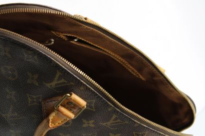 LOUIS VUITTON. Sac Alma en toile monogramme...