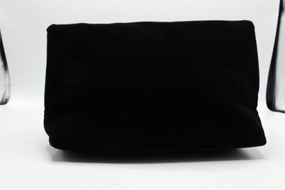 Réunion d'une paire de lunettes de soleil...