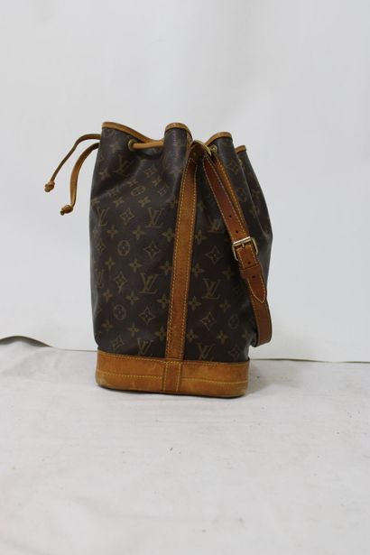 LOUIS VUITTON. Sac Noé en toile monogramme...
