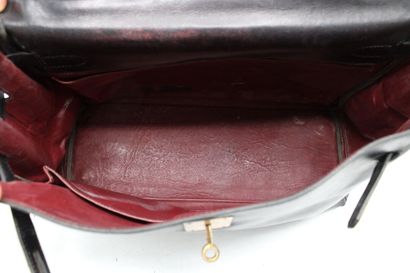 HERMES. Sac Kelly 32 retourné en box originellement...