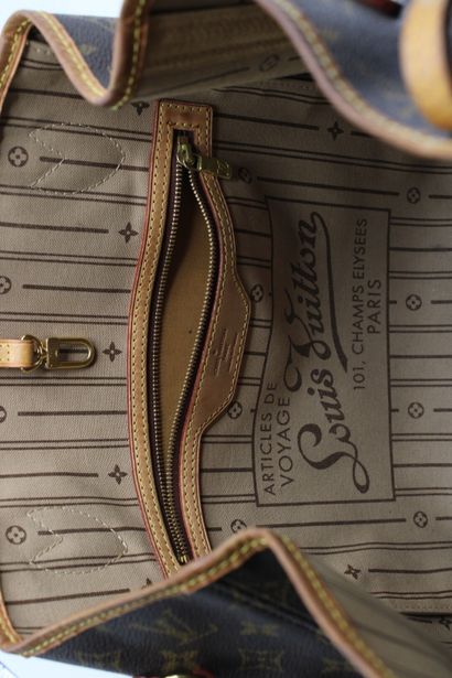 LOUIS VUITTON. Sac Neverfull en toile monogramme...