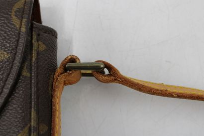 LOUIS VUITTON. Sac Chantilly en toile monogramme...
