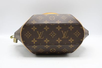 LOUIS VUITTON. Sac à main Ellipse petit modèle...