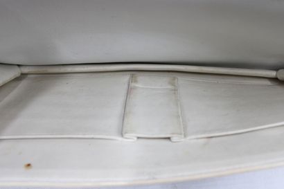 HERMES. Sac Ring en cuir grainé blanc, intérieur...