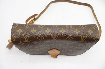 LOUIS VUITTON. Sac cartouchière en toile...