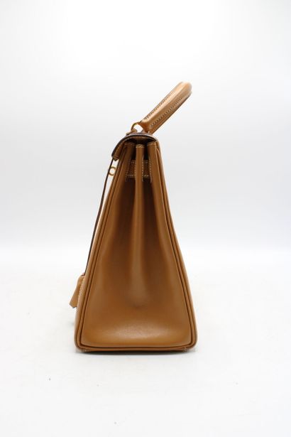 HERMES. Sac Kelly 28 retourné en veau chamonix...