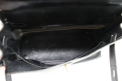 HERMES. Sac Kelly 32 retourné en cuir noir,...