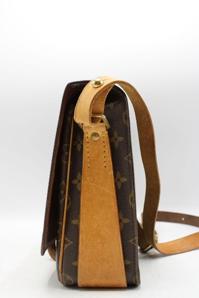 LOUIS VUITTON. Sac cartouchière en toile...