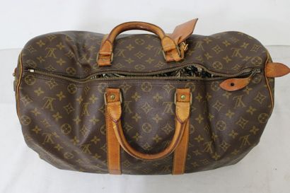 LOUIS VUITTON. Sac Keepall 50 en toile monogramme...