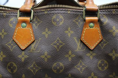 LOUIS VUITTON. Sac Speedy en toile monogramme...
