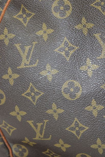 LOUIS VUITTON. Sac Keepall 60 en toile monogramme...