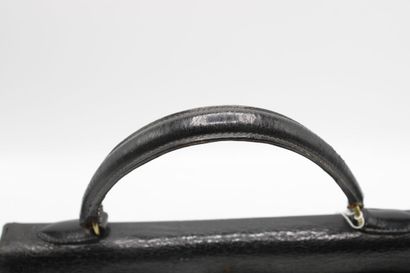 HERMES. Sac Kelly 32 sellier en box noir,...