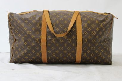 LOUIS VUITTON. Sac Keepall 55 en toile monogramme...
