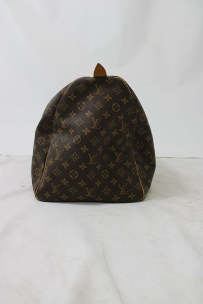 LOUIS VUITTON. Sac Keepall 60 en toile monogramme...