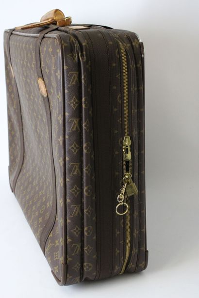 LOUIS VUITTON. Valise Stratos en toile monogramme...