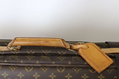 LOUIS VUITTON. Valise Stratos en toile monogramme...