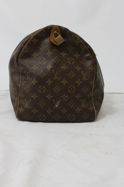 LOUIS VUITTON. Sac Keepall 50 en toile monogramme...