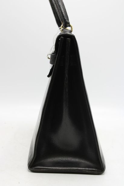 HERMES. Sac Kelly 32 sellier en box noir,...