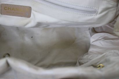 CHANEL. Sac cabas en tissu beige monogramme,...
