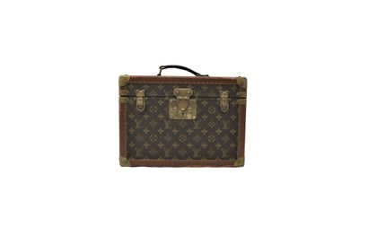 LOUIS VUITTON. Vanity en toile monogramme...