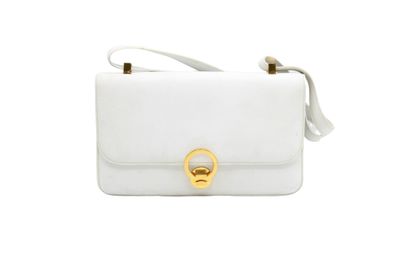 HERMES. Sac Ring en cuir grainé blanc, intérieur...