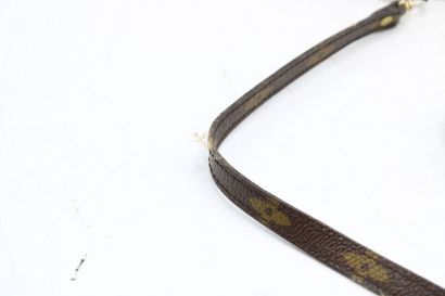 LOUIS VUITTON. Réunion d'une pochette double...