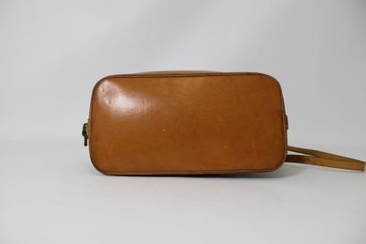 LOUIS VUITTON. Sac Alma en toile monogramme...