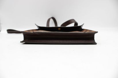 LOUIS VUITTON. Petit sac bandoulière en toile...