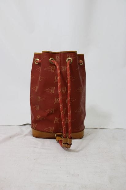 LOUIS VUITTON. Sac marin Cup en toile enduite...