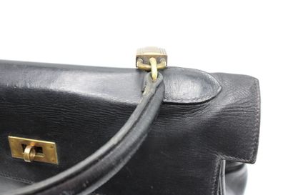 HERMES. Sac Kelly 32 retourné en box originellement...