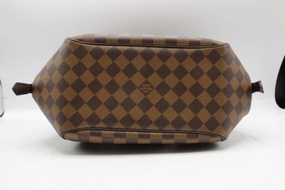 LOUIS VUITTON. Sac à main en toile damier...