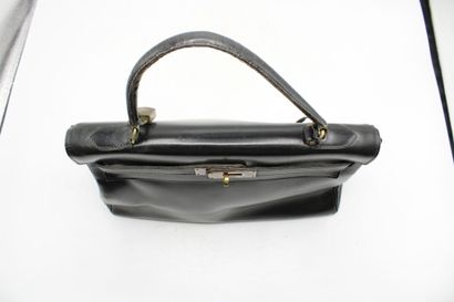 HERMES. Sac Kelly 32 retourné en cuir noir,...