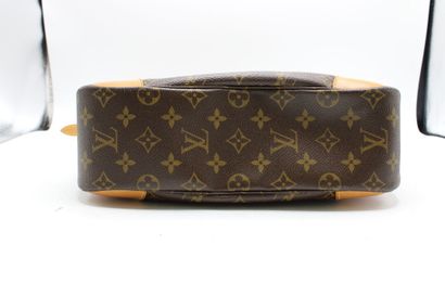 LOUIS VUITTON. Sac bandoulière en toile monogramme...