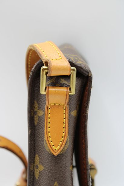 LOUIS VUITTON. Sac Saint Cloud en toile monogramme...