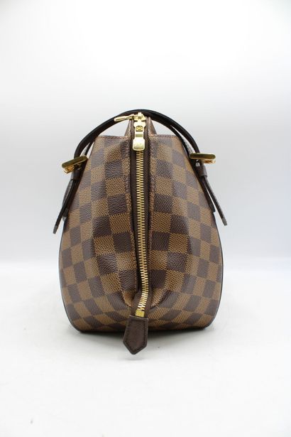 LOUIS VUITTON. Sac à main en toile damier...