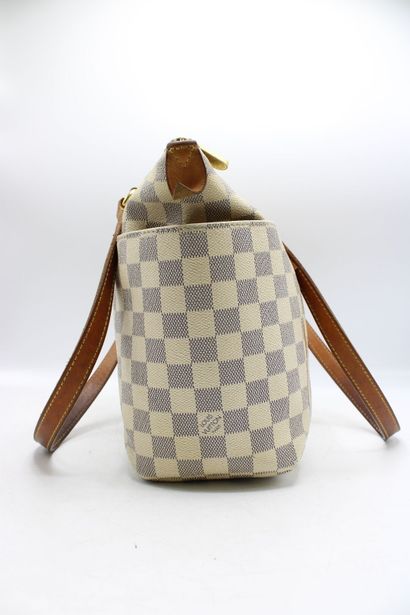 LOUIS VUITTON. Petit sac cabas en toile damier...