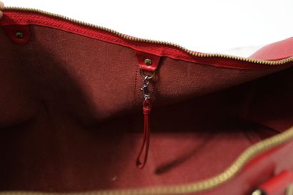 LOUIS VUITTON. Sac Keepall 50 en cuir épi...