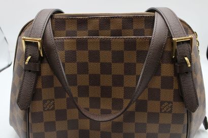 LOUIS VUITTON. Sac à main en toile damier...