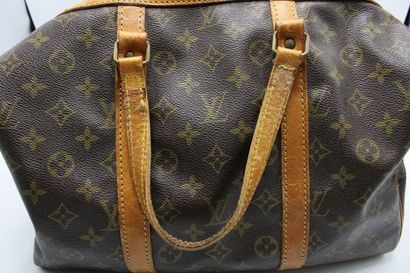 LOUIS VUITTON. Sac Keepall en toile monogramme...