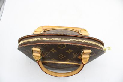 LOUIS VUITTON. Sac à main Ellipse petit modèle...