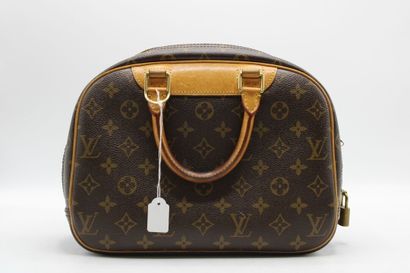 LOUIS VUITTON. Sac Deauville en toile monogramme...