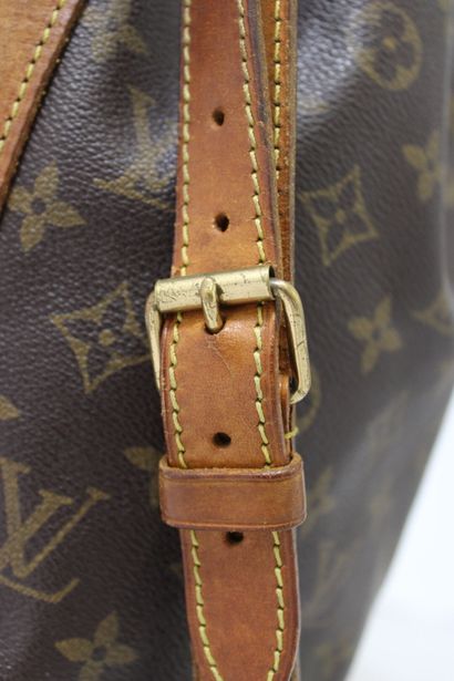 LOUIS VUITTON. Sac Noé en toile monogramme...