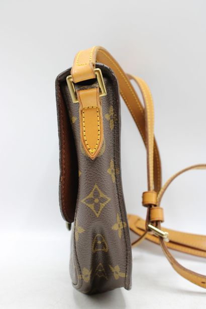 LOUIS VUITTON. Sac Saint Cloud en toile monogramme...