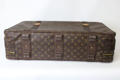 LOUIS VUITTON. Valise Stratos en toile monogramme...