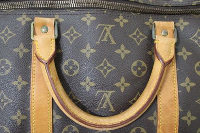 LOUIS VUITTON. Sac Keepall 60 en toile monogramme...